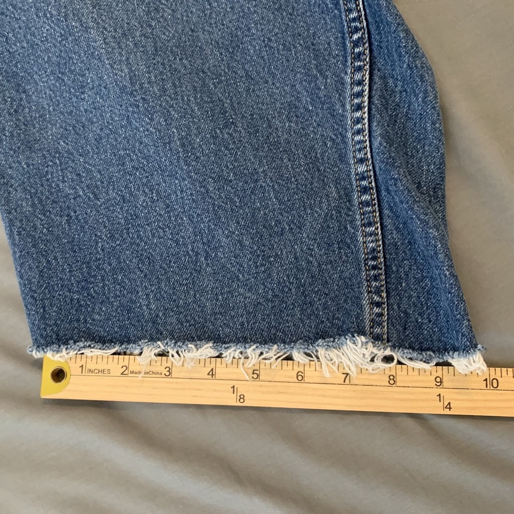 Levis 550 Shorts Womens 14 Large Blue‎ Denim Relaxed Fit Frayed Hem Tapered Leg - Picture 6 of 9